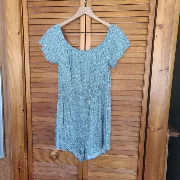 Forever 21 Short Sleeve Romper Size L - Picture 7 of 7